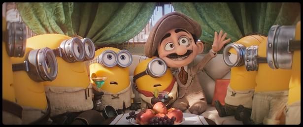 映画監督のマックスとの出会いがミニオンたちの運命を変えることに(『ミニオンズ＆モンスターズ』) [c] Universal Studios. All Rights Reserved. 