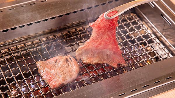 【東京都千代田区】「焼肉あきら 神田」、全13品・2時間飲み放題付きの贅沢なコースを好評につき提供延長