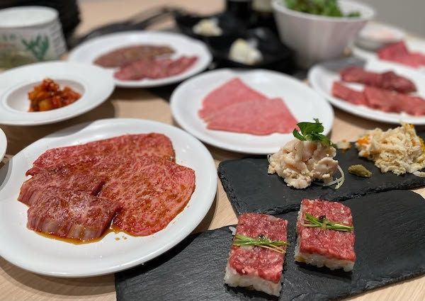 【東京都千代田区】「焼肉あきら 神田」、全13品・2時間飲み放題付きの贅沢なコースを好評につき提供延長