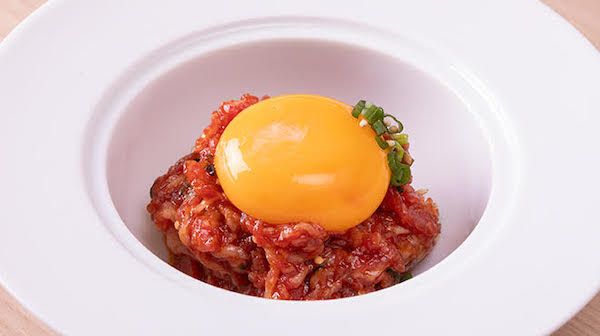 【東京都千代田区】「焼肉あきら 神田」、全13品・2時間飲み放題付きの贅沢なコースを好評につき提供延長