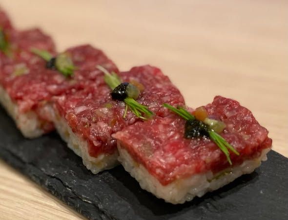 【東京都千代田区】「焼肉あきら 神田」、全13品・2時間飲み放題付きの贅沢なコースを好評につき提供延長