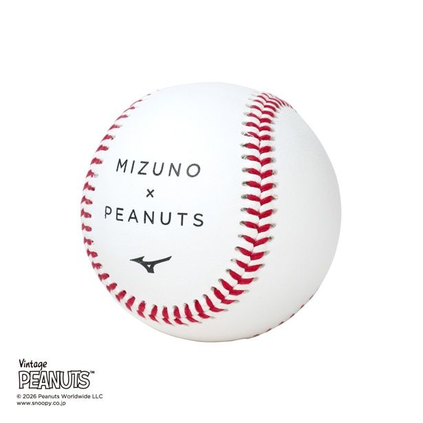 「PEANUTS サインボール」(1870円)。裏面には「MIZUNO × PEANUTS」のロゴを配置 (C) 2026 Peanuts Worldwide LLC
