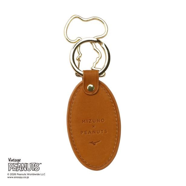 「PEANUTS キーホルダー」(7260円)。スヌーピーのシルエットのカラビナが印象的 (C) 2026 Peanuts Worldwide LLC