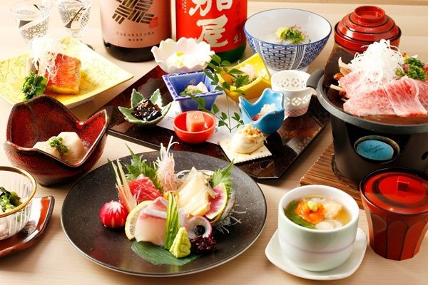 【東京都千代田区】テラス席完備！和食と全国の日本酒を楽しめる「和食日和 おさけと 大手町」が開業