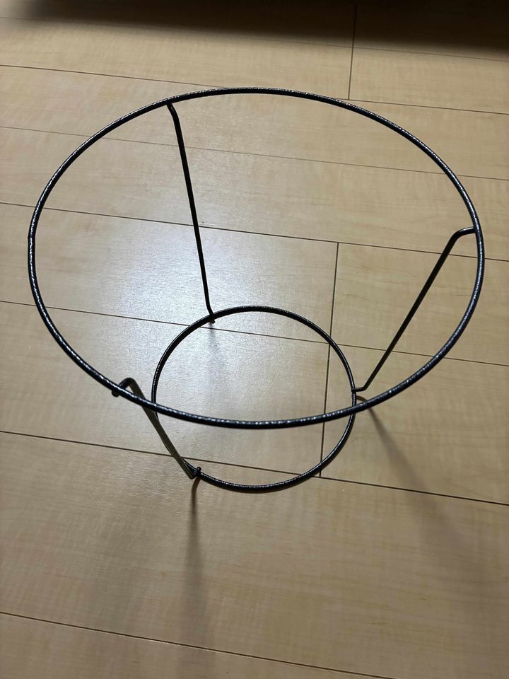 セリアの「ポールプランタースタンド8号」（110円）