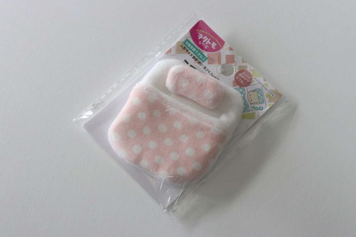 「ミニチュアお布団」のピンク色の水玉模様パッケージ