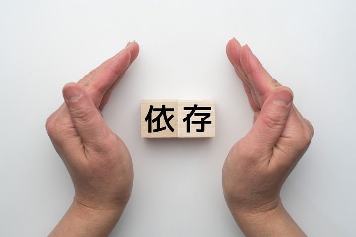 娘の結婚祝いを増やすつもりがギャンブルで全喪失……77歳男性が直面した「2年間の年金ゼロ」と娘にすがる不甲斐なさ