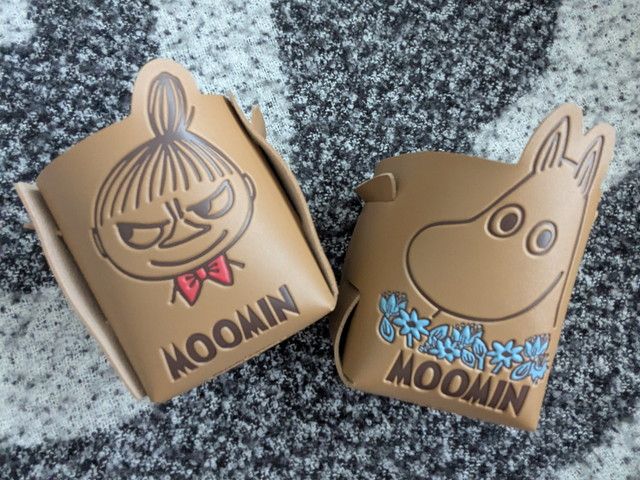 ムーミンとリトルミイの型押しデザインアップ写真