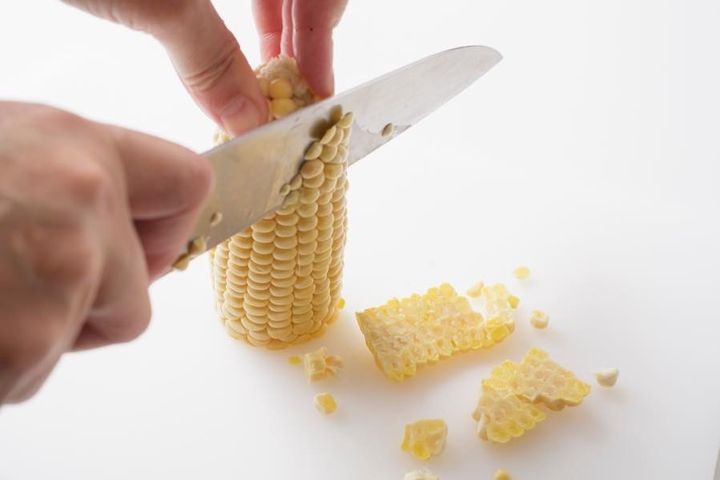鶏ももとコーンのガリバタしょうゆ炒め