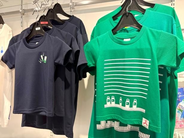 Tシャツはキッズサイズもあるので、親子でおそろいが叶う。「カルピス」や「ウィルキンソン」もラインナップ