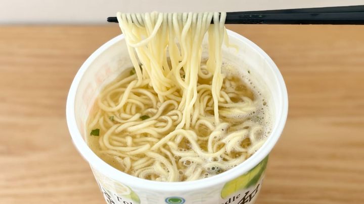 すだち強めのさっぱり味！【ファミマ】夏に食べたくなる監修カップ麺