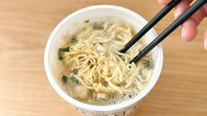 すだち強めのさっぱり味！【ファミマ】夏に食べたくなる監修カップ麺