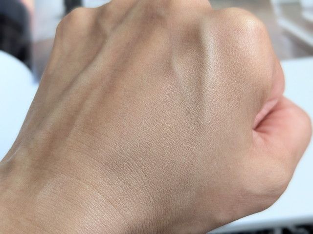 リサージ カラーメインテナイザー DX n を肌になじませた様子