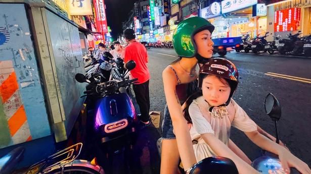 ツォウ・シーチンの単独監督デビュー作『左利きの少女』が5位 [c]2025 LEFT-HANDED GIRL FILM PRODUCTION COMPANY LIMITED. ALL RIGHTS RESERVED.