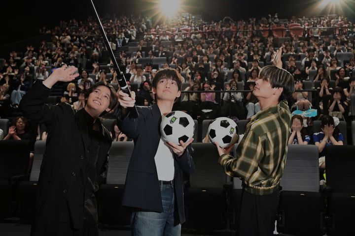 高橋文哉「この映画で邦画を変えましょう」 櫻井海音＆高橋恭平と『ブルーロック』舞台挨拶