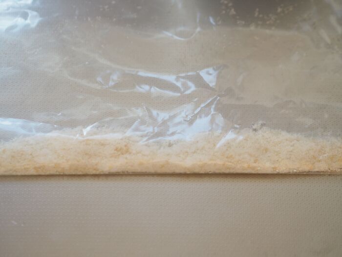 【ぬか床不要】まさかのパン粉で漬物ができる！？ポリポリ食感がクセになる「きゅうりのパン粉漬け」が凄すぎた