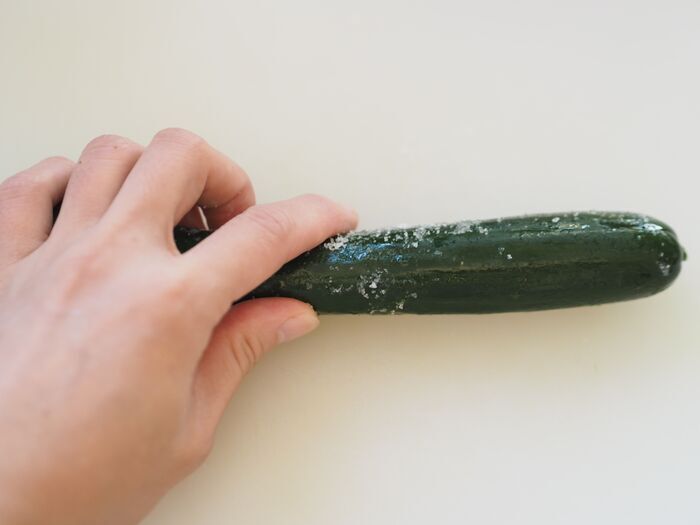 【ぬか床不要】まさかのパン粉で漬物ができる！？ポリポリ食感がクセになる「きゅうりのパン粉漬け」が凄すぎた
