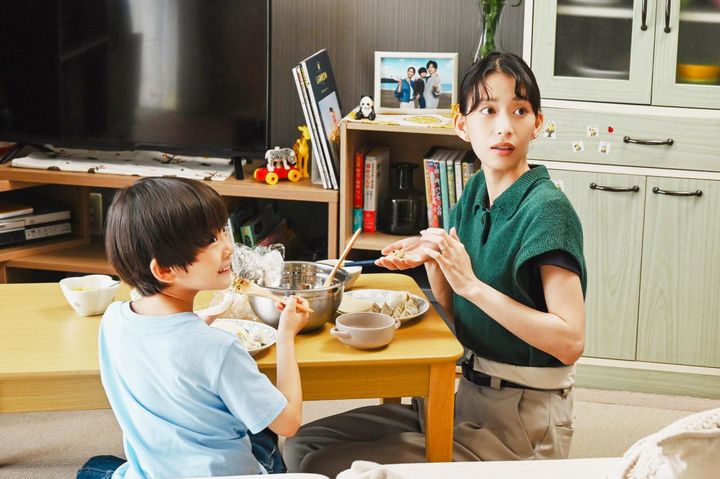 二宮由梨（森川葵）、二宮賢人（日影琉叶）／「マイ・フィクション」第7話より©️ABCテレビ