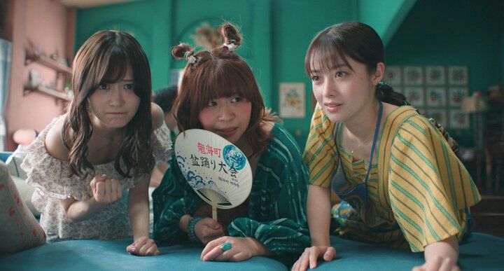 【写真・画像】「他人よりはモテてきたほう」 りんりん（山下美月）の“恋リア”白ドレス姿に「本気モード可愛すぎる」 2枚目