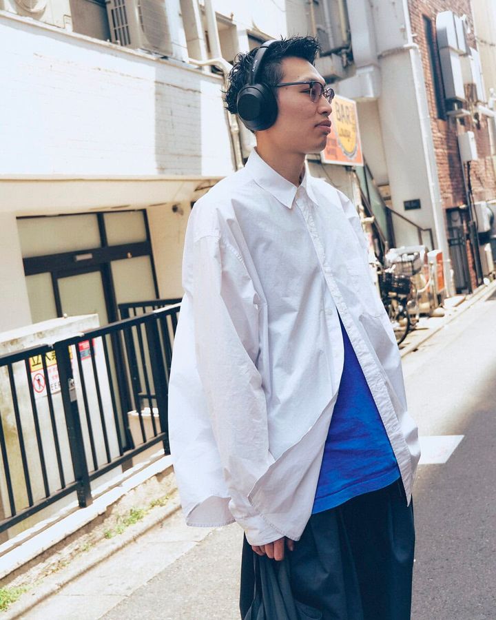 【30代スナップ＠下北沢】シャツのボタンの留め方に一工夫…インナーの青をちらり
