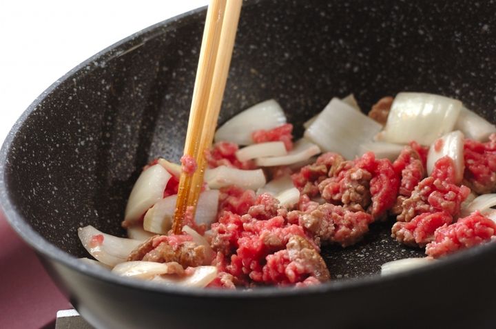 豚ひき肉と豆腐のチリソース、卵あえの作り方1