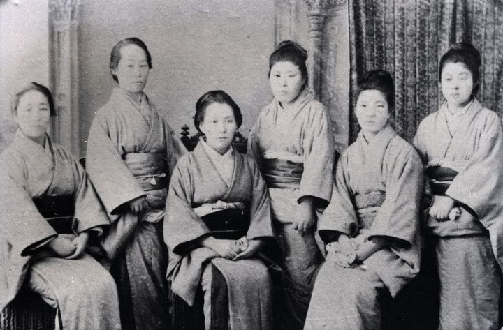 秋田時代の大関和（写真前列、左はじ）