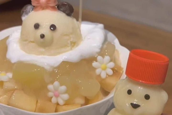 韓国風のポップな店内！フワフワ氷とクマが可愛い映えかき氷
