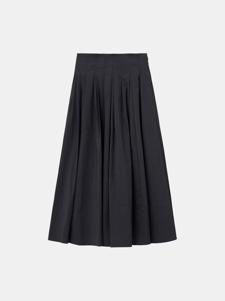 黒色のシンプルなハイストレッチナイロンフレアスカート
