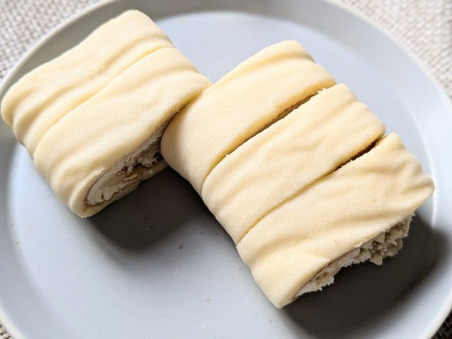 東京ばな奈 もっちりクリームロール ダブルバナナ味を切った断面