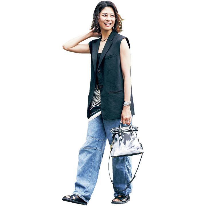 一枚で着たジレとデニムコーデのクラウドチームVERY田村さん