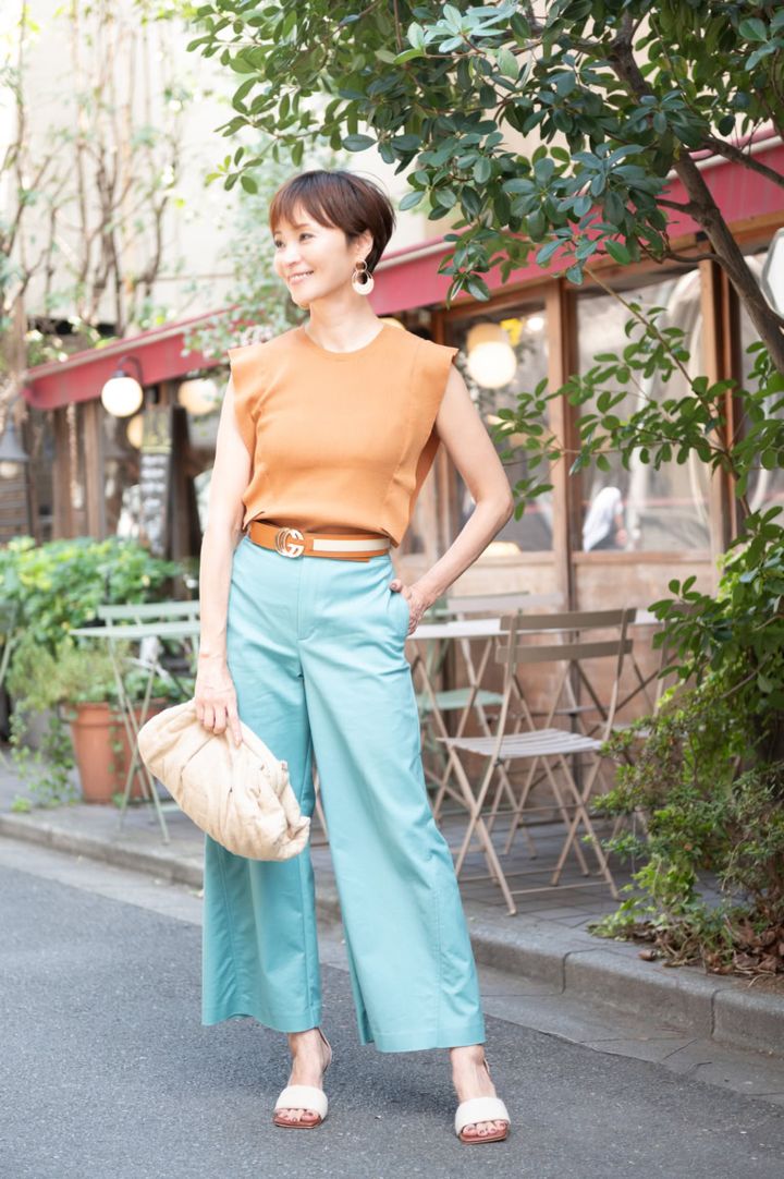 トップス･･･ラウンジドレス、ボトムス･･･ドゥクラッセ、サンダル･･･イーボル、クラッチ･･･kazuko、ブレスレット･･･エルメス、ベルト･･･グッチ、ピアス･･･ノーブランド(韓国にで購入)