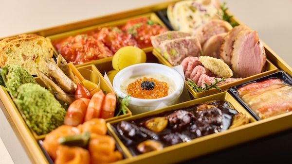 銀座・三笠会館、利用シーンに合わせて選べる4種類の2027年新春おせちを発表