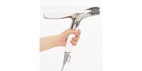 本体はやや長めだが、重さを感じにくい