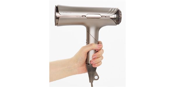 本体は小さく、ハンドルが手になじみやすい