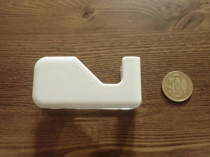 DAISO(ダイソー)：マグネット付きマスキングテープカッター(モノトーン)