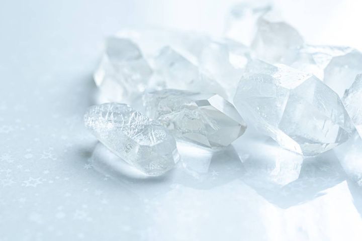 北西 開運 水晶
