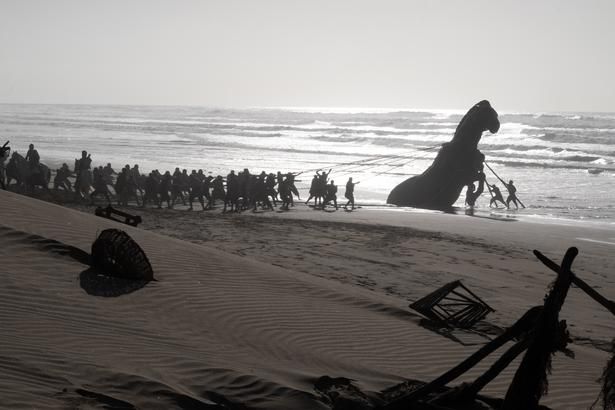 トロイア戦争の命運を分けた、「トロイの木馬」 photo by Melinda Sue Gordon [C] Universal Studios. All Rights Reserved.
