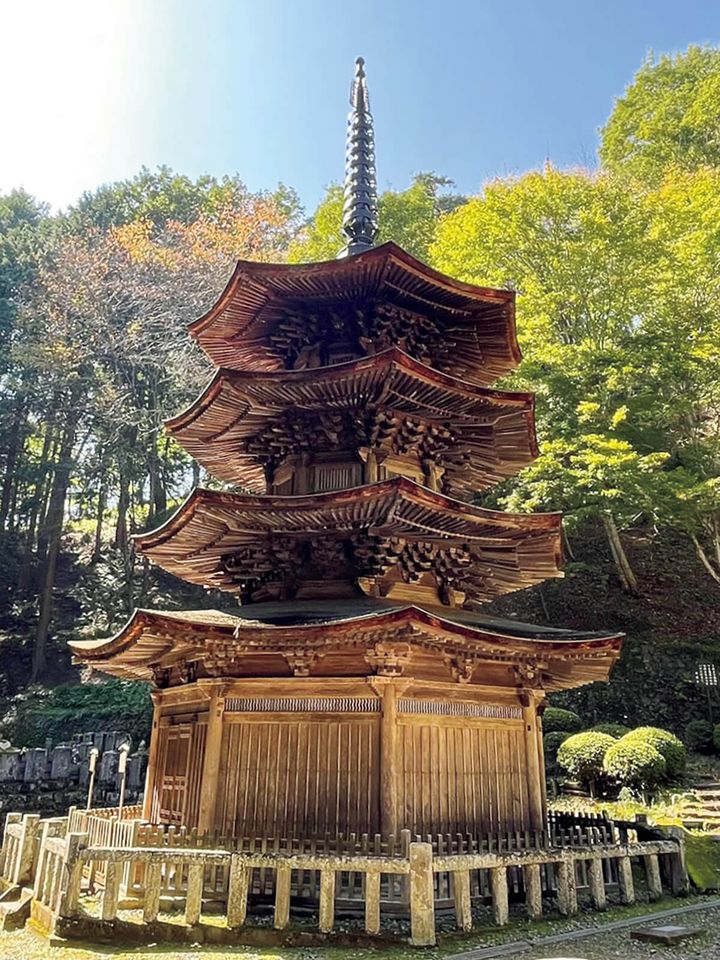 長野〈八角三重塔〉外観