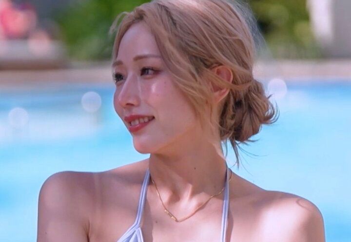 【写真・画像】「豊胸・デリケートゾーン整形もしています」整形美女たちの水着姿に「目のやり場に困る」イケメンたちがドキドキ 1枚目