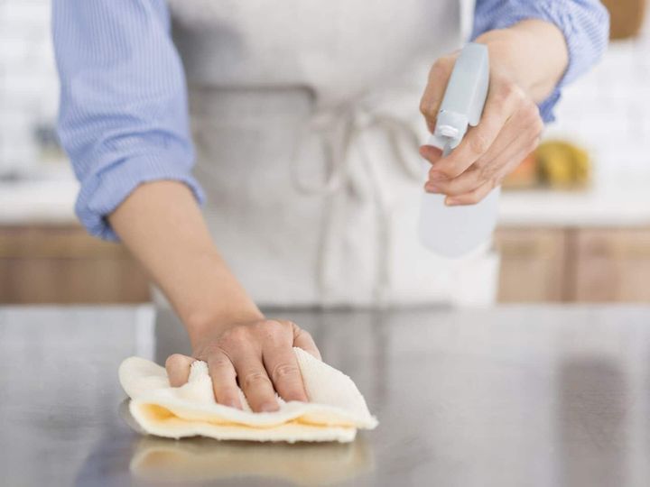 夏に起こりがちな食中毒。家庭でやりがちなNG行動と正しい対策を徹底解説します。食中毒菌を「つけない・増やさない・やっつける」ための基本を身に付け、毎日の食卓の安全を守りましょう。