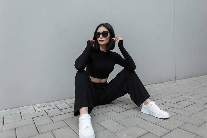 女性