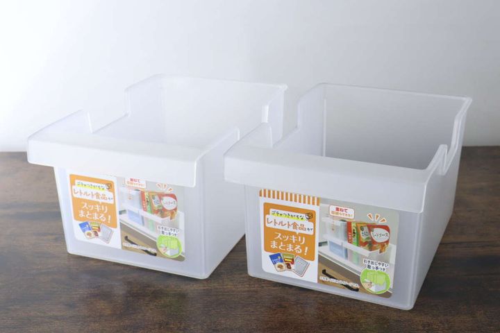 セリアのレトルト食品ストッカーが2つ並ぶ