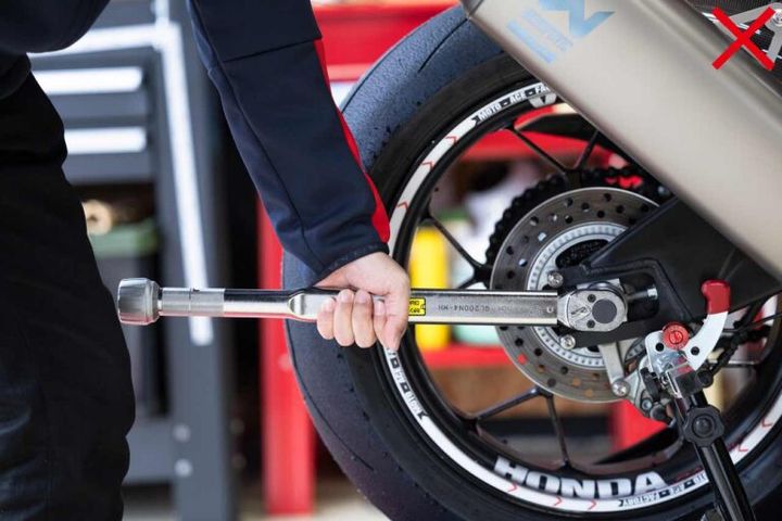 ボルトは強く締めれば安心？ バイク整備で知るべきトルク・摩擦・軸力の基本