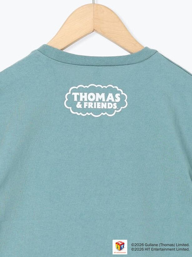 「【きかんしゃトーマス】プリントTシャツ」(2750円)。背面にはロゴをレイアウト (C)2026 Gullane (Thomas) Limited.(C)2026 HIT Entertainment Limited.