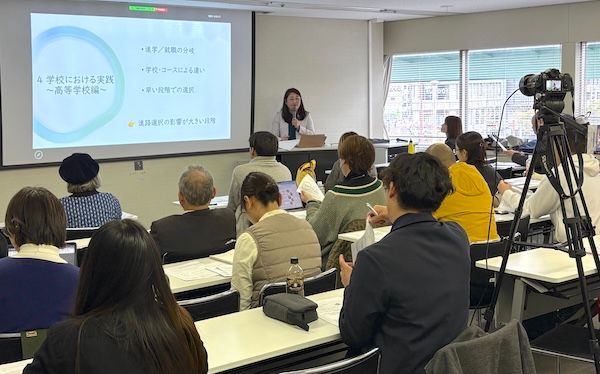 外国にルーツをもつ若者向けキャリア教育ワークシート「ぼうけん！」発行