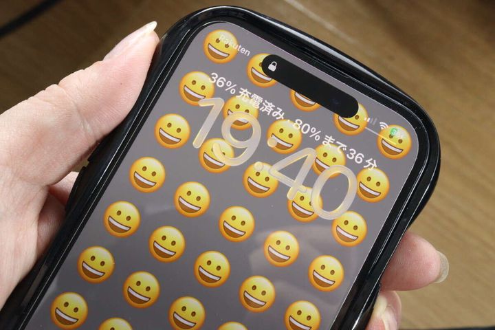 iPhoneの画面に表示された充電時間と残量表示