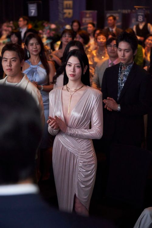三吉彩花