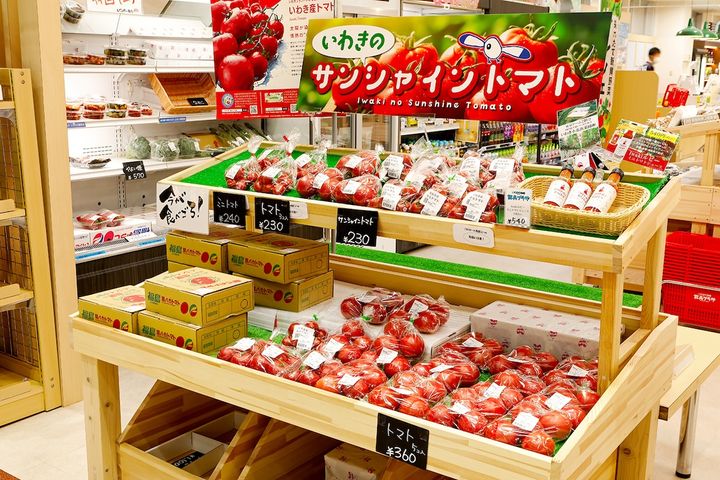 道の駅いわき・ら・ら・ミュウ内、銘品プラザに野菜が並ぶ様子
