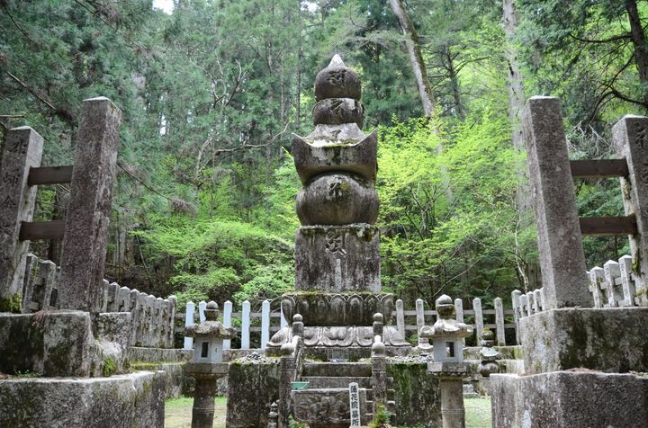 高野山 奥之院 参道 一番石 崇源院 お江供養塔
