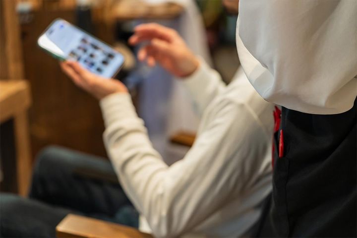 美容室に行きたがる夫に妻は困惑……？（画像はイメージ）